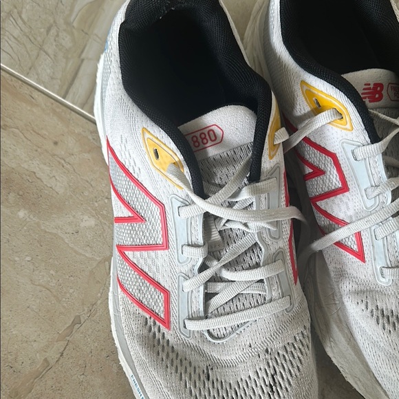 New Balance White and Red Athletic Shoes with Cushioned Midsole - Picture 3 of 9